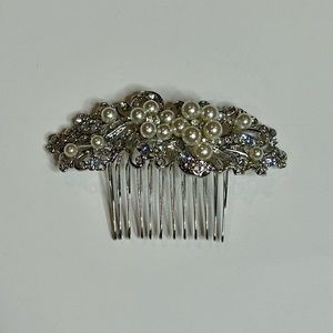 Silver Rhinestone Pearl Bridal Bride Wedding Day Hair Comb 3.25” x 2.25”